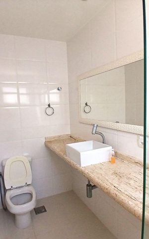 Casa de condomínio à venda com 260m², 5 quartos e 3 vagas Casa de condomínio à venda com 260m², 5 quartos e 3 vagasBanheiro