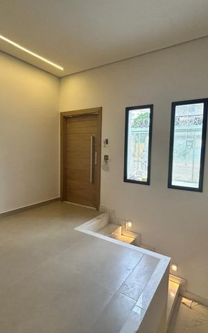Casa à venda com 200m², 3 quartos e 2 vagas Casa à venda com 200m², 3 quartos e 2 vagasSala