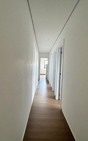 Casa à venda com 200m², 3 quartos e 2 vagas Casa à venda com 200m², 3 quartos e 2 vagasCorredor