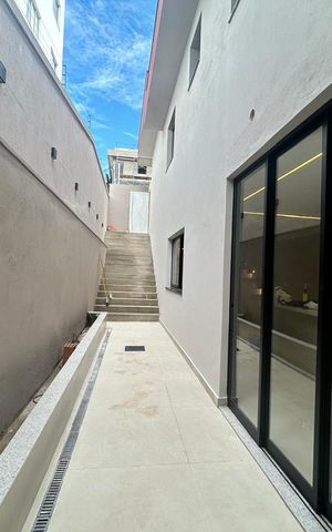 Casa à venda com 200m², 3 quartos e 2 vagas Casa à venda com 200m², 3 quartos e 2 vagasÁrea externa