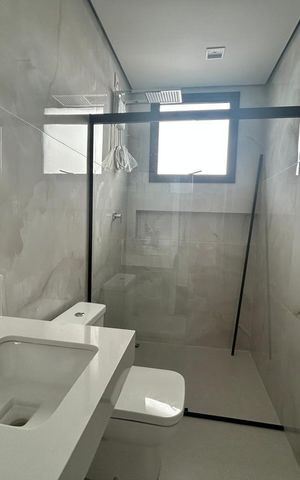 Casa à venda com 200m², 3 quartos e 2 vagas Casa à venda com 200m², 3 quartos e 2 vagasBanheiro