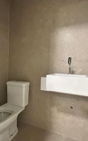 Casa à venda com 200m², 3 quartos e 2 vagas Casa à venda com 200m², 3 quartos e 2 vagasBanheiro