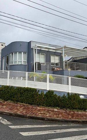 Casa à venda com 290m², 3 quartos e 4 vagasFachada 