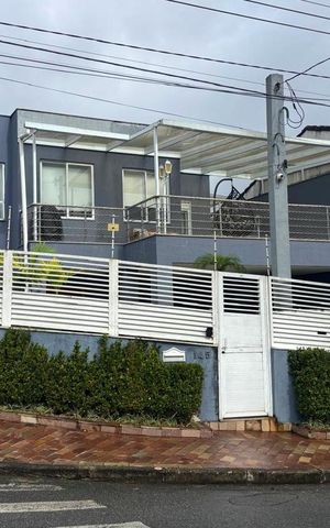 Casa à venda com 290m², 3 quartos e 4 vagasFachada 
