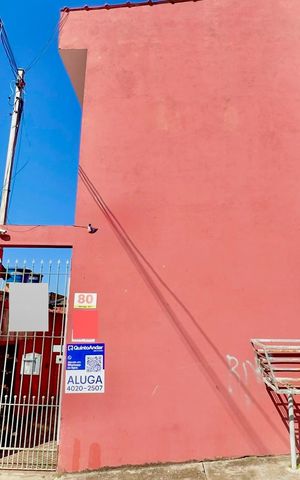Casa para alugar com 55m², 2 quartos e sem vaga Casa para alugar com 55m², 2 quartos e sem vagaPlaca instalada nas fachada do imóvel
