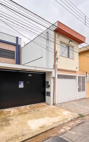 Casa à venda com 220m², 3 quartos e 4 vagasFachada + plaquinha