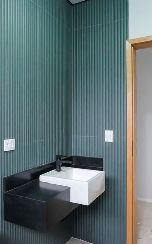 Casa à venda com 220m², 3 quartos e 4 vagasBanheiro da suíte 1