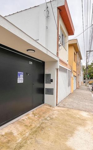 Casa à venda com 220m², 3 quartos e 4 vagasFachada + plaquinha