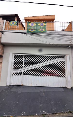 Casa à venda com 125m², 4 quartos e 2 vagasFachada