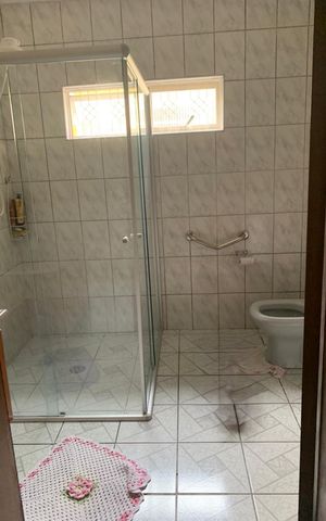 Casa à venda com 168m², 3 quartos e 2 vagas Casa à venda com 168m², 3 quartos e 2 vagasBanheiro