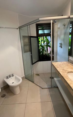 Apartamento para alugar com 129m², 2 quartos e 2 vagas Apartamento para alugar com 129m², 2 quartos e 2 vagasBanheiro da Suíte