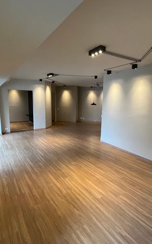 Apartamento para alugar com 129m², 2 quartos e 2 vagas Apartamento para alugar com 129m², 2 quartos e 2 vagasSala