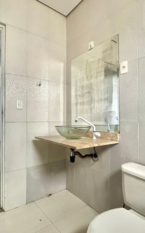 Casa para alugar com 240m², 2 quartos e 7 vagas Casa para alugar com 240m², 2 quartos e 7 vagasBanheiro Corredor