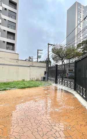 Casa para alugar com 240m², 2 quartos e 7 vagas Casa para alugar com 240m², 2 quartos e 7 vagasGaragem