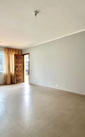 Casa para alugar com 240m², 2 quartos e 7 vagas Casa para alugar com 240m², 2 quartos e 7 vagasSala
