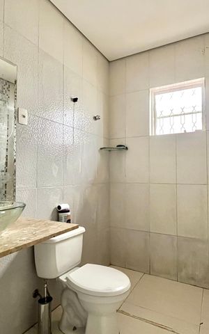 Casa para alugar com 240m², 2 quartos e 7 vagas Casa para alugar com 240m², 2 quartos e 7 vagasBanheiro Corredor