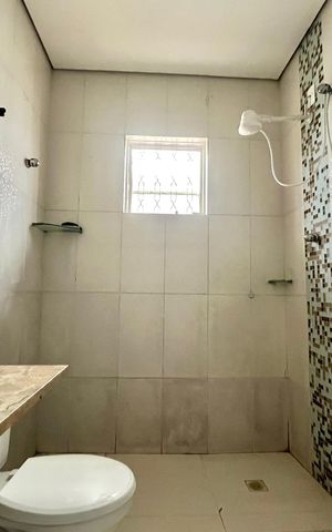 Casa para alugar com 240m², 2 quartos e 7 vagas Casa para alugar com 240m², 2 quartos e 7 vagasBanheiro Corredor