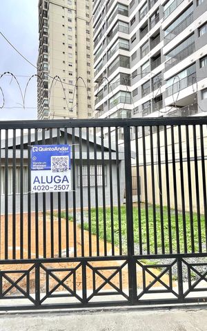 Casa para alugar com 240m², 2 quartos e 7 vagas Casa para alugar com 240m², 2 quartos e 7 vagasFachada