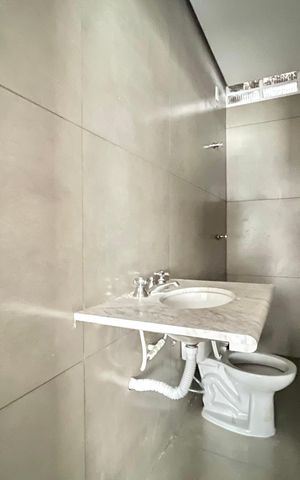 Casa para alugar com 240m², 2 quartos e 7 vagas Casa para alugar com 240m², 2 quartos e 7 vagasBanheiro da Suíte