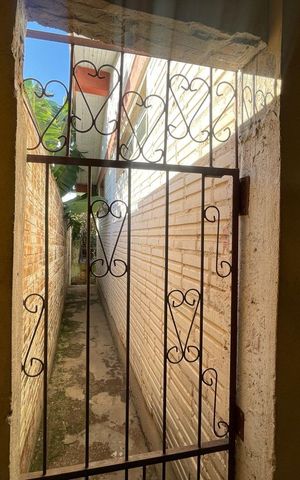 Casa à venda com 250m², 7 quartos e 7 vagas Casa à venda com 250m², 7 quartos e 7 vagasFachada