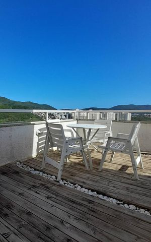 Apartamento para alugar com 176m², 3 quartos e 2 vagas Apartamento para alugar com 176m², 3 quartos e 2 vagasVaranda