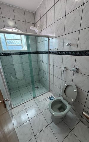 Casa à venda com 280m², 5 quartos e 3 vagas Casa à venda com 280m², 5 quartos e 3 vagasBanheiro da Suíte 2