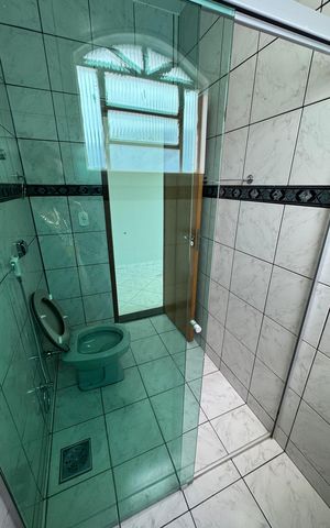 Casa à venda com 280m², 5 quartos e 3 vagas Casa à venda com 280m², 5 quartos e 3 vagasBanheiro da Suíte 2