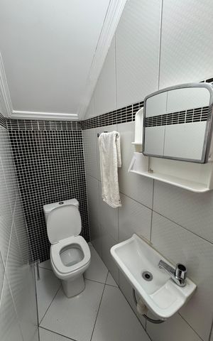 Casa à venda com 280m², 5 quartos e 3 vagas Casa à venda com 280m², 5 quartos e 3 vagasBanheiro 2