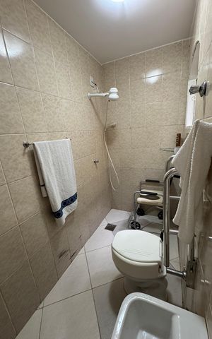 Casa à venda com 280m², 5 quartos e 3 vagas Casa à venda com 280m², 5 quartos e 3 vagasBanheiro da Suíte 1