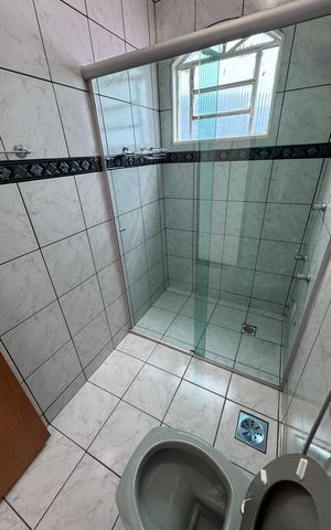 Casa à venda com 280m², 5 quartos e 3 vagas Casa à venda com 280m², 5 quartos e 3 vagasBanheiro da Suíte 2