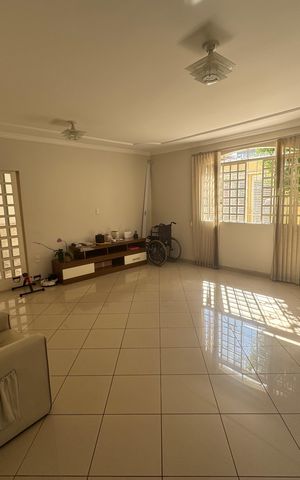 Casa à venda com 280m², 5 quartos e 3 vagas Casa à venda com 280m², 5 quartos e 3 vagasSala
