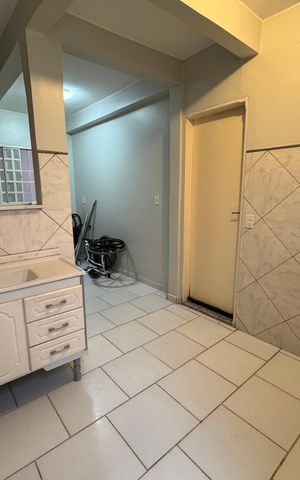 Casa à venda com 280m², 5 quartos e 3 vagas Casa à venda com 280m², 5 quartos e 3 vagasQuarto 4