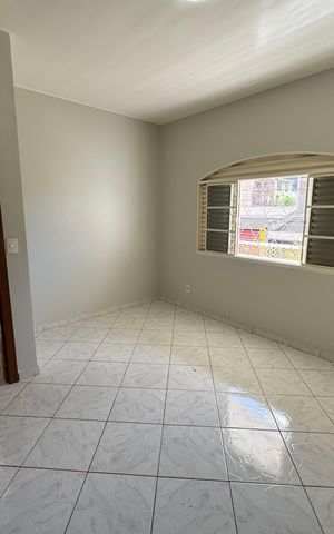 Casa à venda com 280m², 5 quartos e 3 vagas Casa à venda com 280m², 5 quartos e 3 vagasQuarto 2