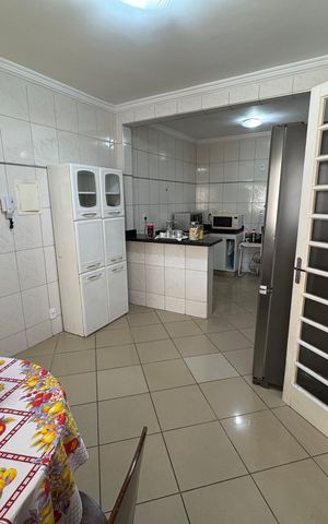 Casa à venda com 280m², 5 quartos e 3 vagas Casa à venda com 280m², 5 quartos e 3 vagasCozinha