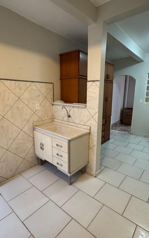 Casa à venda com 280m², 5 quartos e 3 vagas Casa à venda com 280m², 5 quartos e 3 vagasQuarto 4