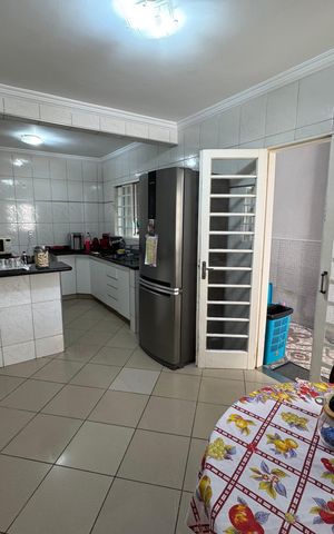 Casa à venda com 280m², 5 quartos e 3 vagas Casa à venda com 280m², 5 quartos e 3 vagasCozinha