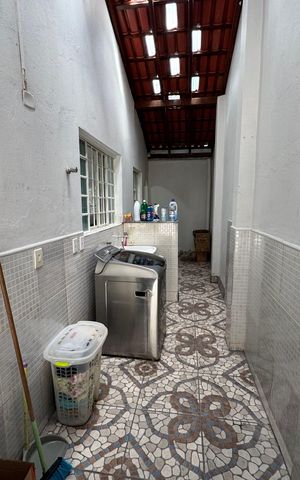 Casa à venda com 280m², 5 quartos e 3 vagas Casa à venda com 280m², 5 quartos e 3 vagasÁrea de Serviço