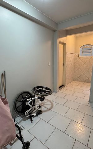 Casa à venda com 280m², 5 quartos e 3 vagas Casa à venda com 280m², 5 quartos e 3 vagasQuarto 4