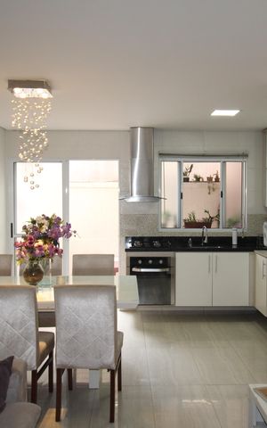 Casa de condomínio à venda com 100m², 2 quartos e 2 vagasSala / Cozinha