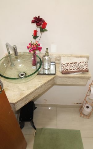 Casa de condomínio à venda com 100m², 2 quartos e 2 vagasLavabo