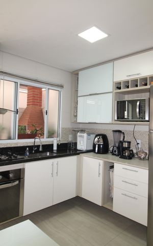 Casa de condomínio à venda com 100m², 2 quartos e 2 vagasSala / Cozinha