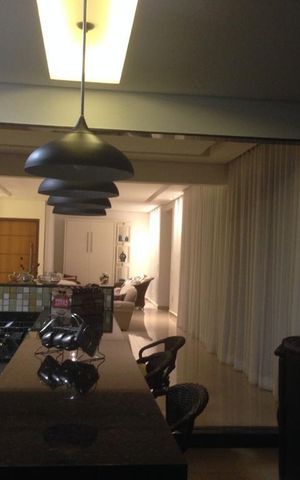 Casa à venda com 38000m², 5 quartos e 4 vagas Casa à venda com 38000m², 5 quartos e 4 vagasSala