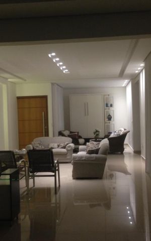 Casa à venda com 38000m², 5 quartos e 4 vagas Casa à venda com 38000m², 5 quartos e 4 vagasSala