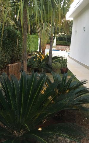 Casa à venda com 38000m², 5 quartos e 4 vagas Casa à venda com 38000m², 5 quartos e 4 vagasÁrea externa