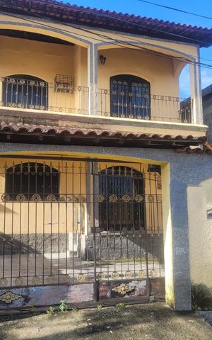 Casa à venda com 239m², 4 quartos e 2 vagas Casa à venda com 239m², 4 quartos e 2 vagasFachada