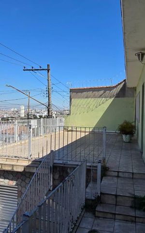 Casa à venda com 242m², 2 quartos e 1 vaga Casa à venda com 242m², 2 quartos e 1 vagaVaranda Frente