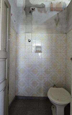 Casa à venda com 242m², 2 quartos e 1 vaga Casa à venda com 242m², 2 quartos e 1 vagaBanheiro de serviço