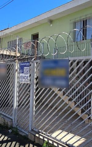 Casa à venda com 242m², 2 quartos e 1 vaga Casa à venda com 242m², 2 quartos e 1 vagaFachada