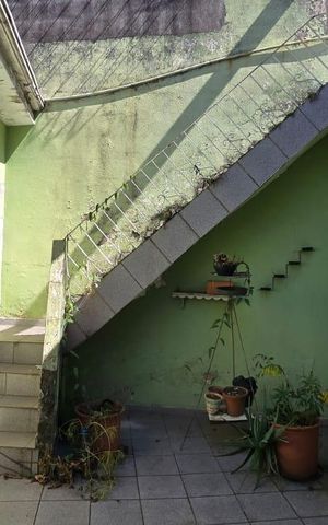 Casa à venda com 242m², 2 quartos e 1 vaga Casa à venda com 242m², 2 quartos e 1 vagaQuintal