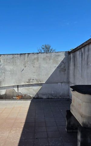 Casa à venda com 242m², 2 quartos e 1 vaga Casa à venda com 242m², 2 quartos e 1 vagaVaranda Fundos